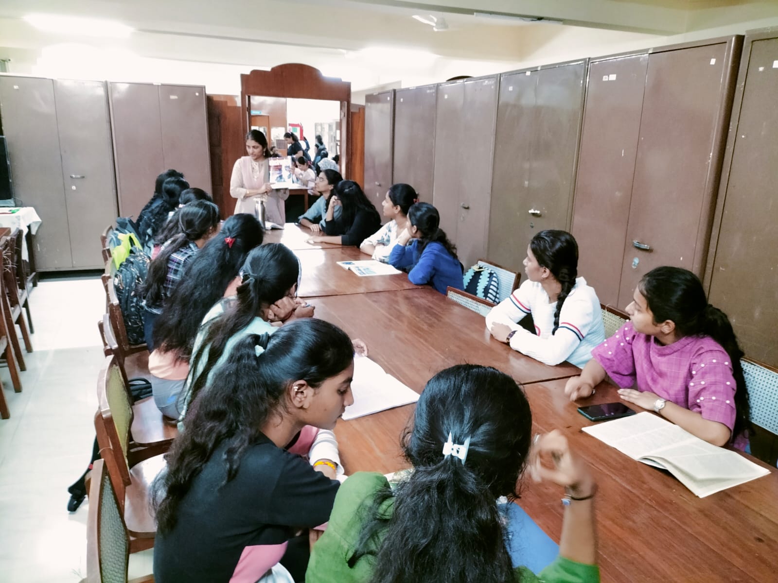 Information on how to consult journals is being provided by the librarian-2 